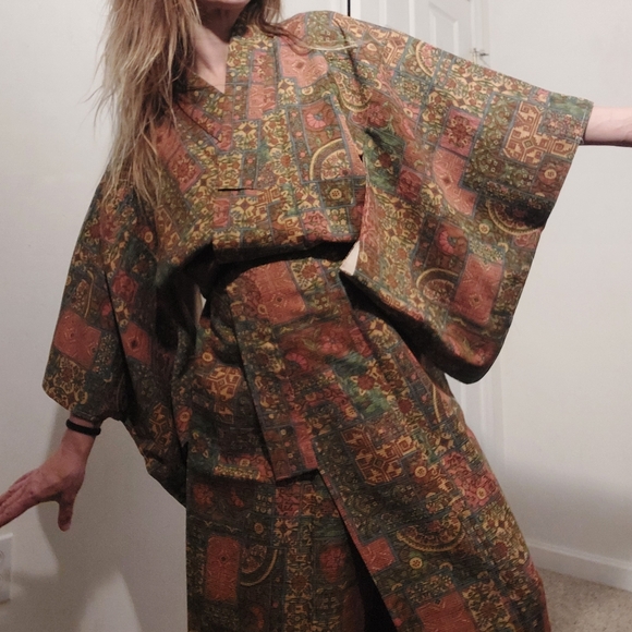Vintage 50's 60's Japanese silk Kimono w/ tapestry design - Picture 6 of 16